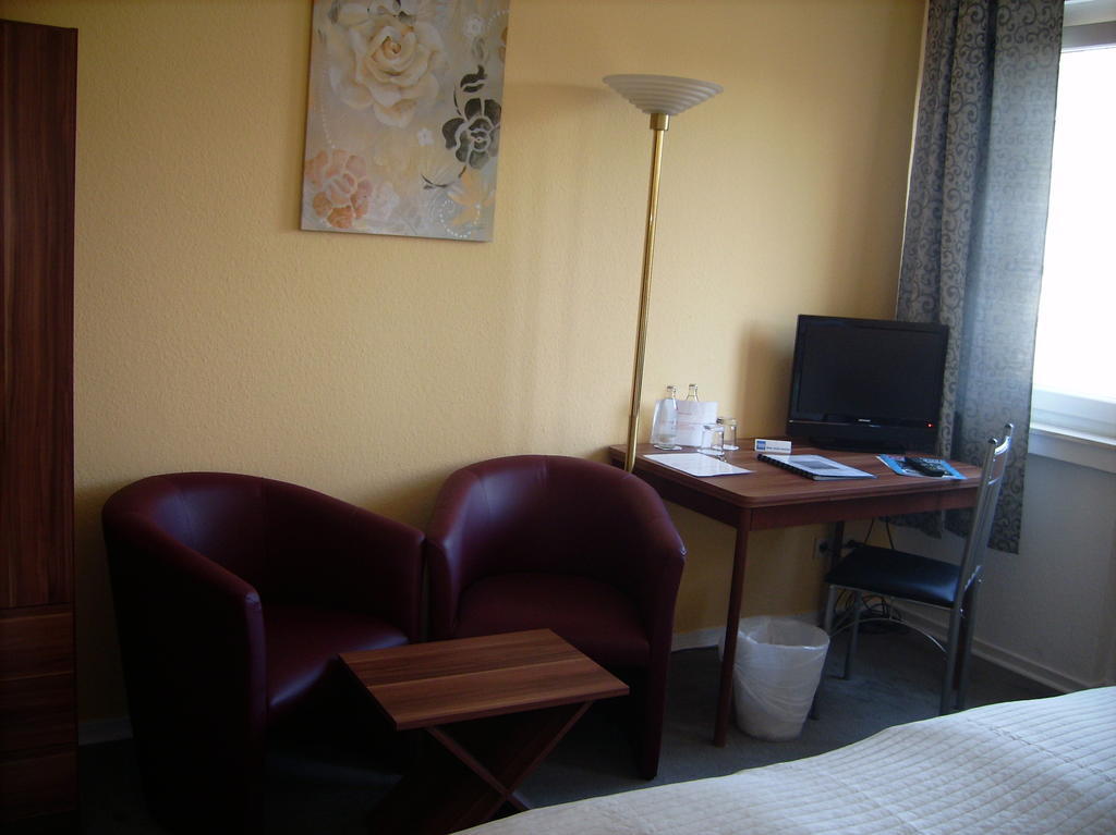 Eu Centralhotel Im Toennchen Dusseldorf Luaran gambar