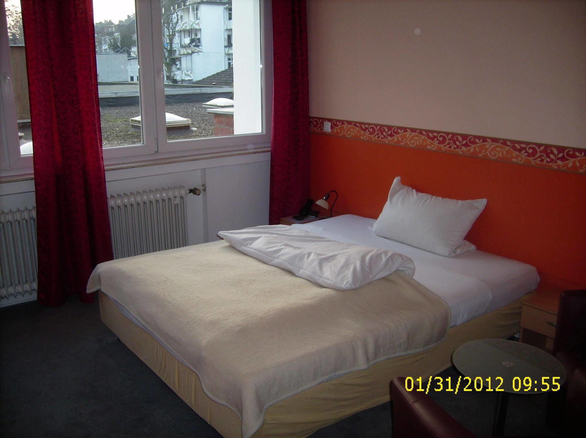 Eu Centralhotel Im Toennchen Dusseldorf Luaran gambar