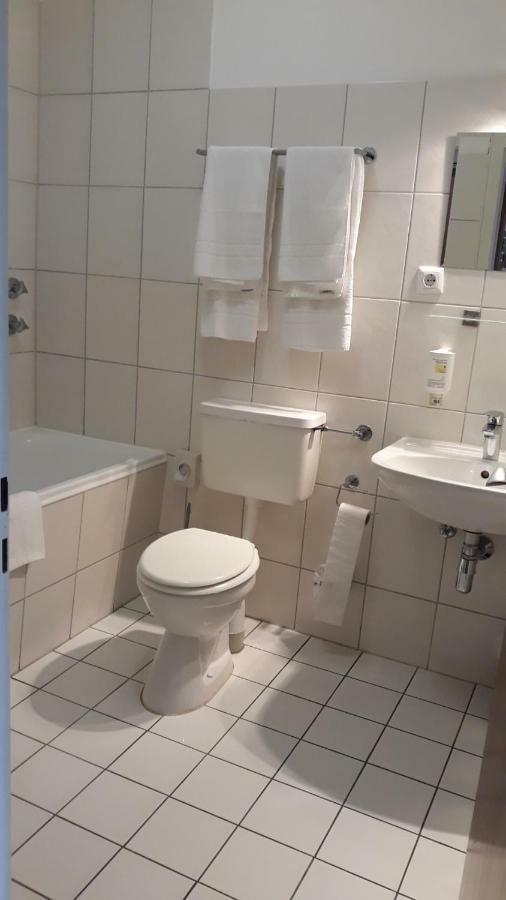 Eu Centralhotel Im Toennchen Dusseldorf Luaran gambar